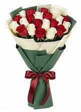Букет Микс из красных и белых роз в Чамзинке