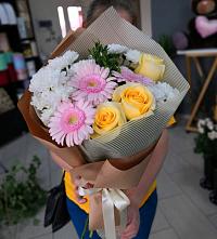 Букет цветов из:  Герберы, Розы и Хризантемы в Чамзинке