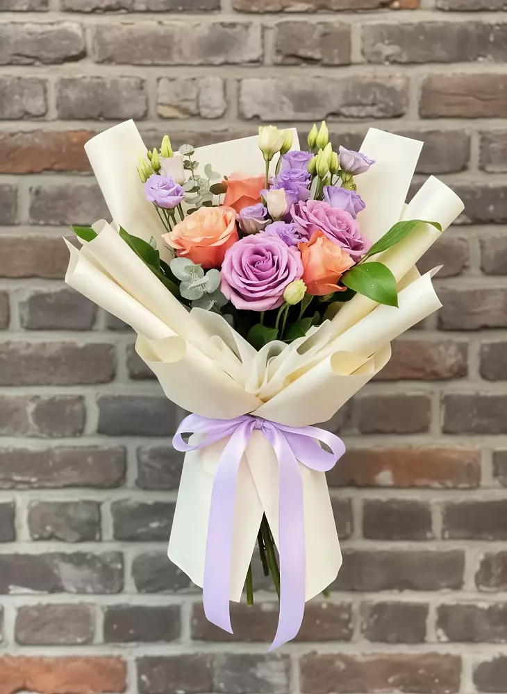 Букет цветов из: Лизиантусы и Розы в Чамзинке