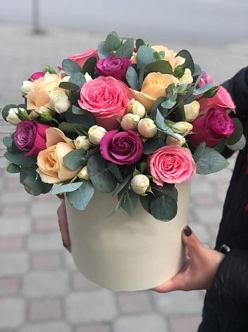 Цветочная композиция из Розы в шляпной коробке в Чамзинке