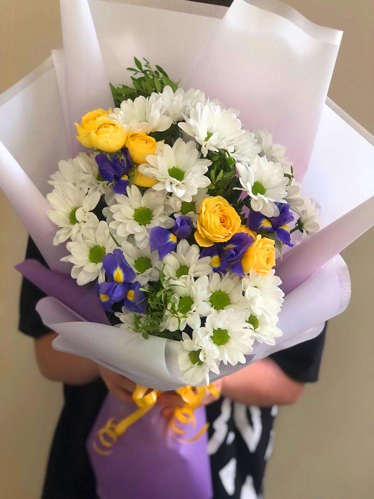 Букет цветов из: Ирисы, Хризантемы и Розы в Чамзинке