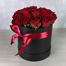 Цветочная композиция из Розы в шляпной коробке в Чамзинке