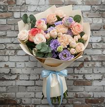 Букет цветов из:  Розы, Лизиантусы и Гвоздики в Чамзинке
