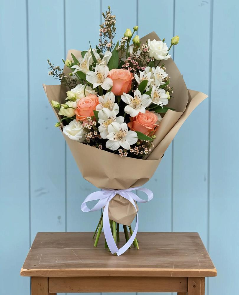 Букет цветов из: Альстромерии, Лизиантусы, Розы и Хризантемы в Чамзинке