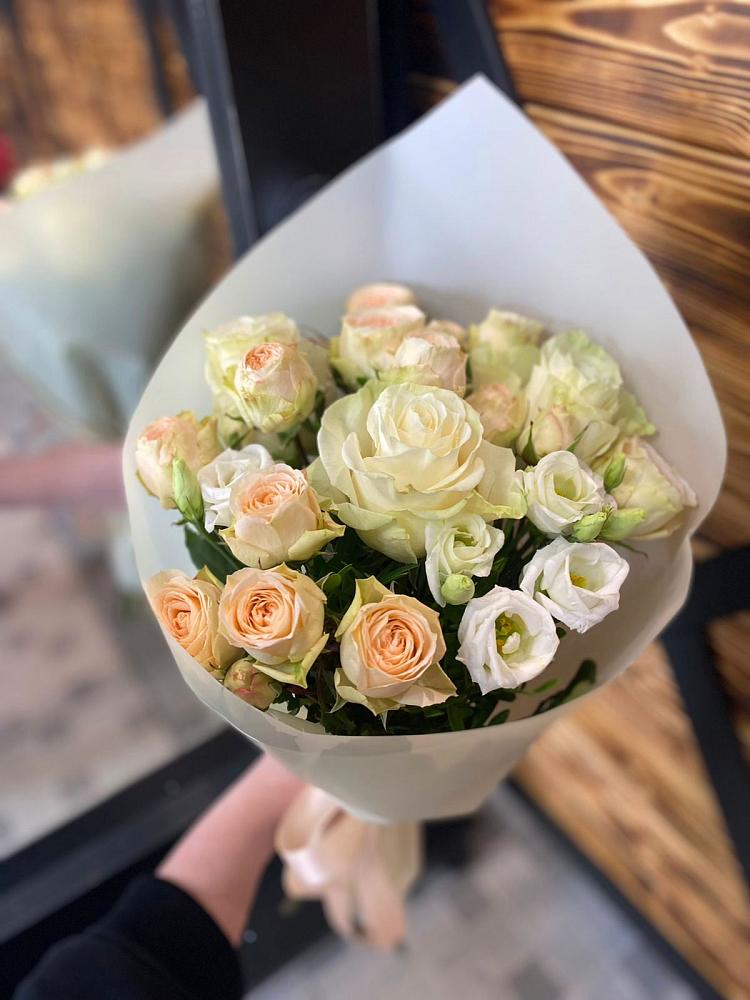 Букет цветов из: Розы и Лизиантусы в Чамзинке