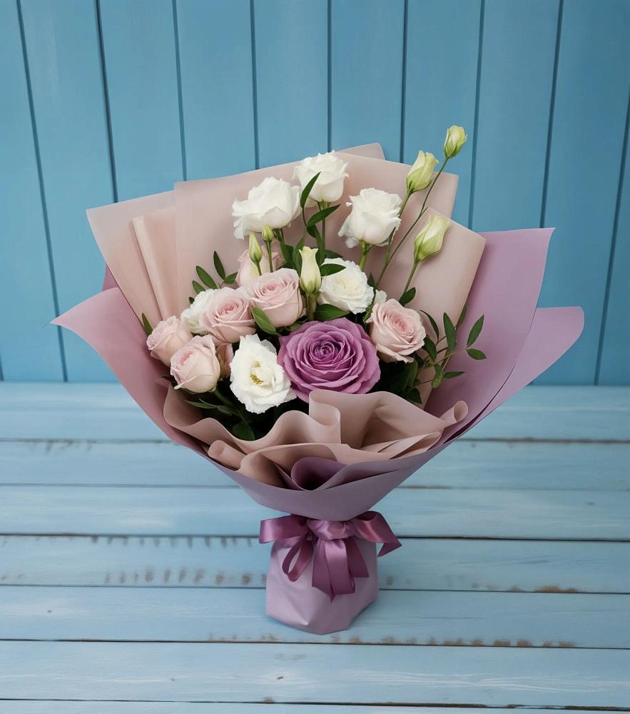 Букет цветов из: Розы и Лизиантусы в Чамзинке